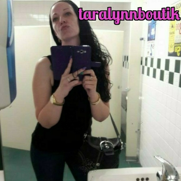 👛Your favorite boutique owner, Tara👛 - Picture 2 of 7